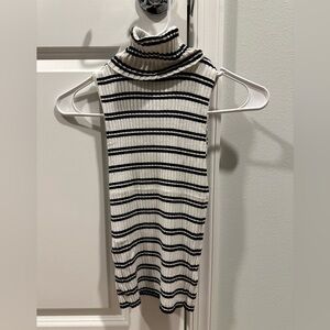 Sleeveless turtleneck